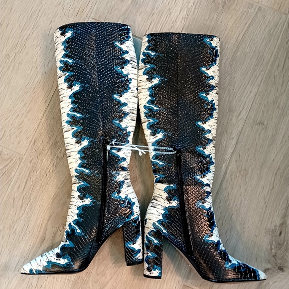 NEW Gianni Bini Kellbie Snake Animal Print Leather Black & Blue Boots SZ 7 - Picture 4 of 10